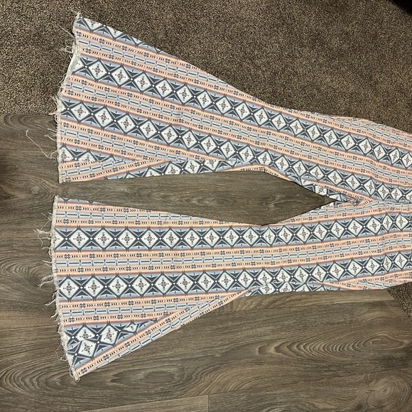 Boho Patterned Flared Pants - Picture 4 of 8